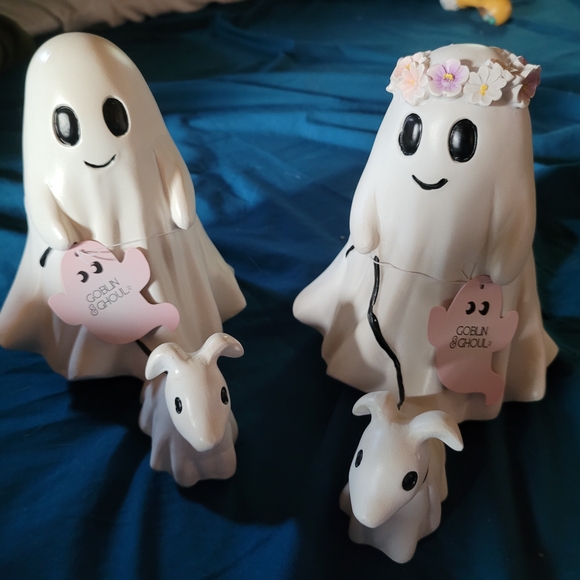 Spooky Ghost Walking Dog Halloween Figurine - Goblin & Ghoul Inspired Plaster Desk Decor For Adults, White Ghost Dog Statue
